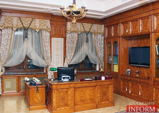 Януковичу сделали офис в Межигорье