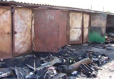 Килия: из-за возгорания сухой травы горят гаражи
