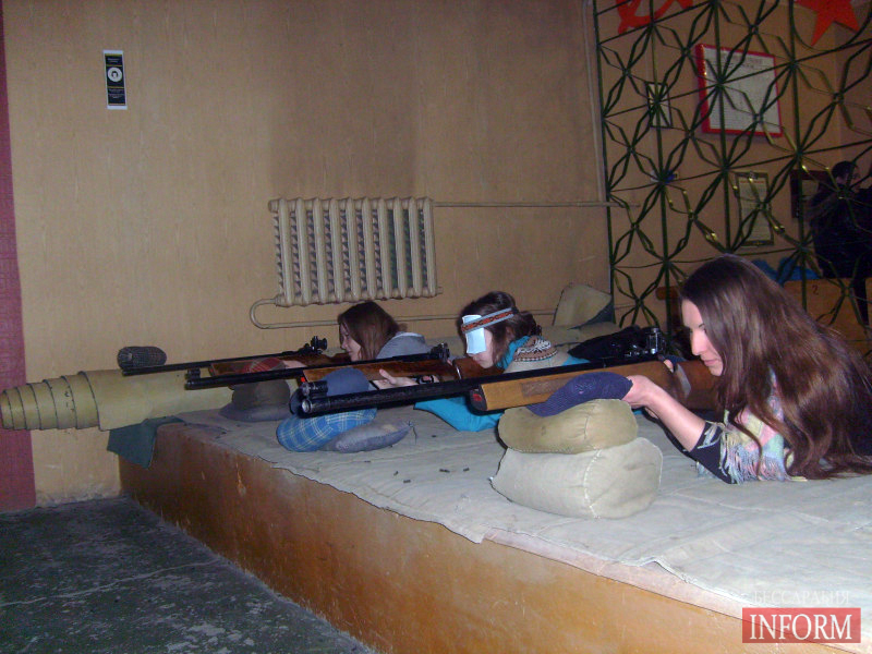 В Измаиле прошли соревнования по стрельбе среди девушек