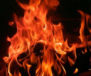 Ильичевск: Неосторожное обращение с огнем привело к возгоранию сразу 3-х автомобилей