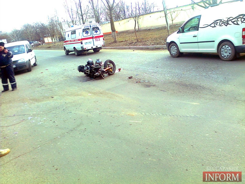 ДТП в Измаиле: столкнулась легковушка с мотоциклом (фото)