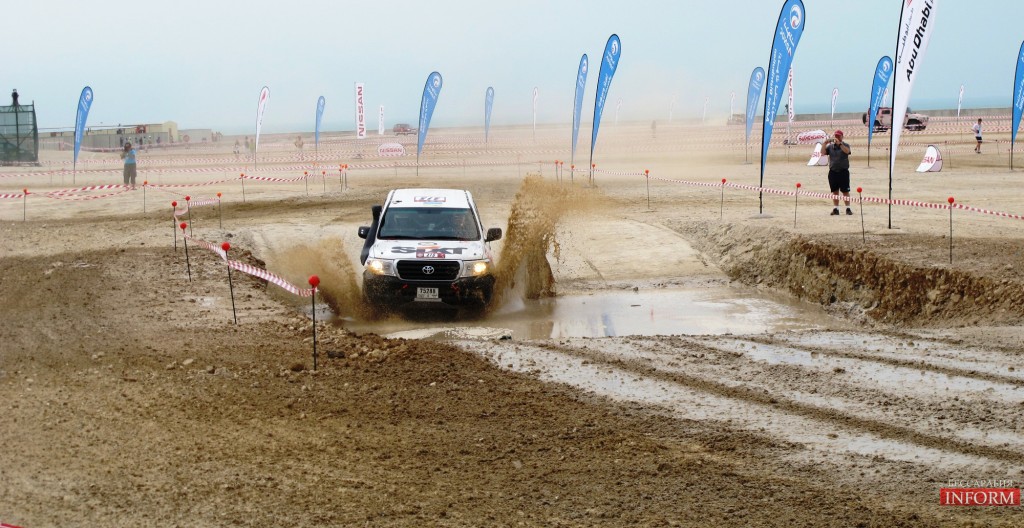 Стартовал второй этап Кубка мира — Abu Dhabi Desert Challenge 2012