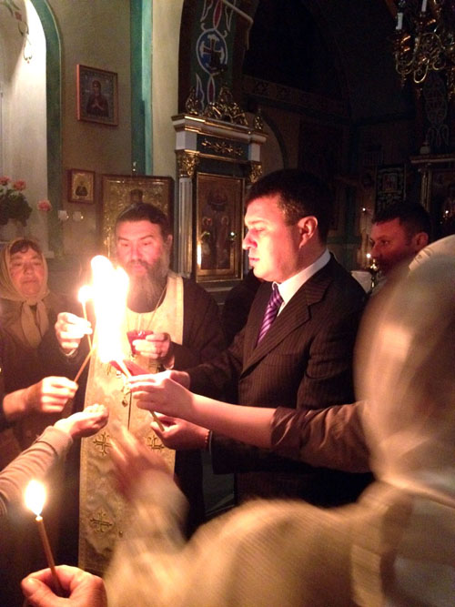 Игорь Плохой обеспечил доставку благодатного огня в церкви Бессарабии