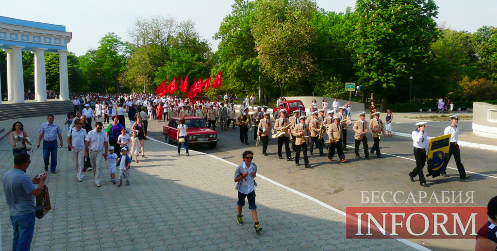 Измаил: колонна участников праздничного парада двинулась к Площади Победы (ФОТОРЕПОРТАЖ)
