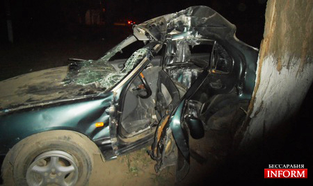 Измаил: превышение скорости привело к ДТП, водителя вырезали из авто спасатели
