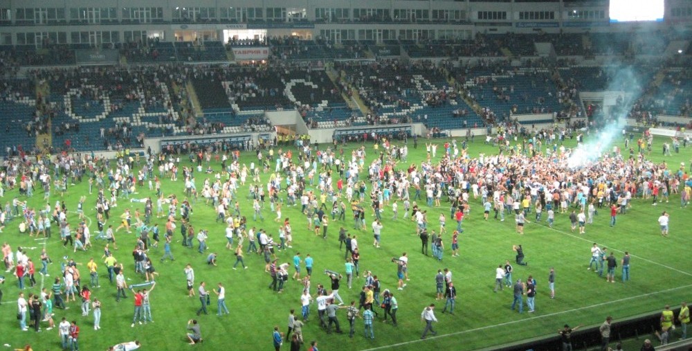 Футбольные страсти в Одессе: «Оболонь» вылетел, а  фаны «Черноморца» - дебоширили (Фото-Видео)