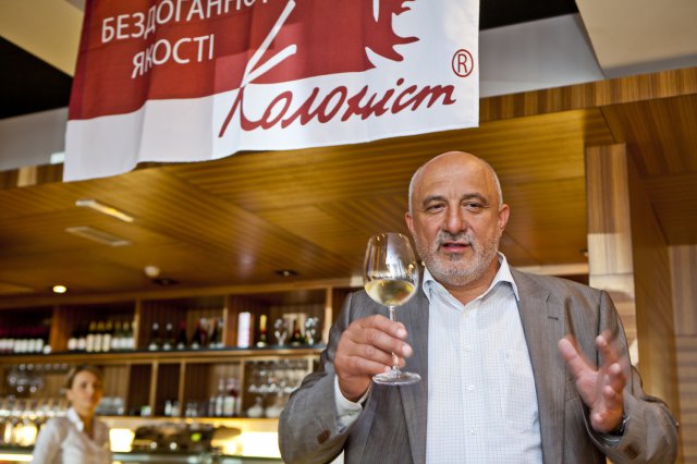 Болградский район: Иван Плачков представил своё вино в Таллинне