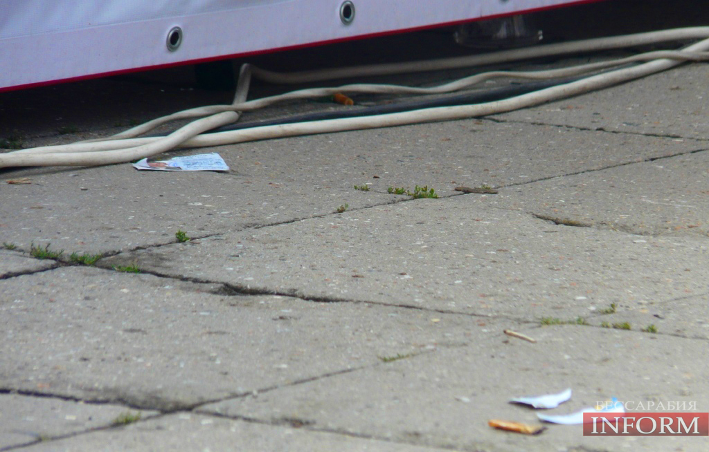 Молодой регионал публично порвал партбилет из-за дерибана в Измаиле. (ВИДЕО, ФОТО)
