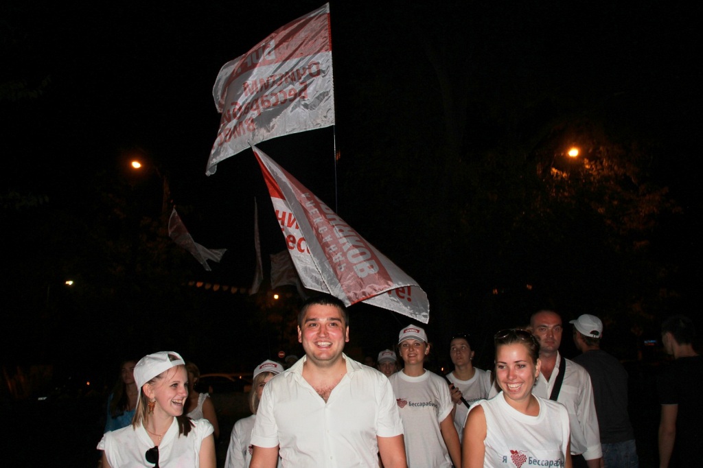 Борняков и его сторонники провели шествие по центру Болграда