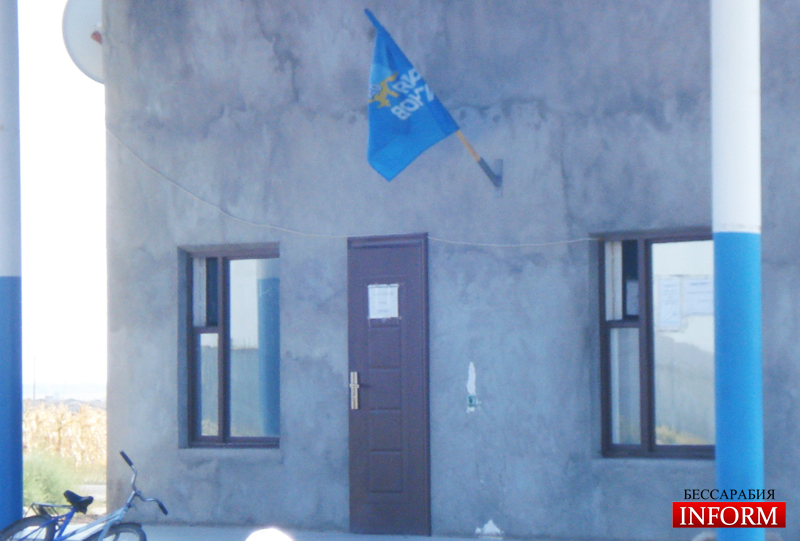 В Татарбунарском р-не АЗС украсили синими флагами.