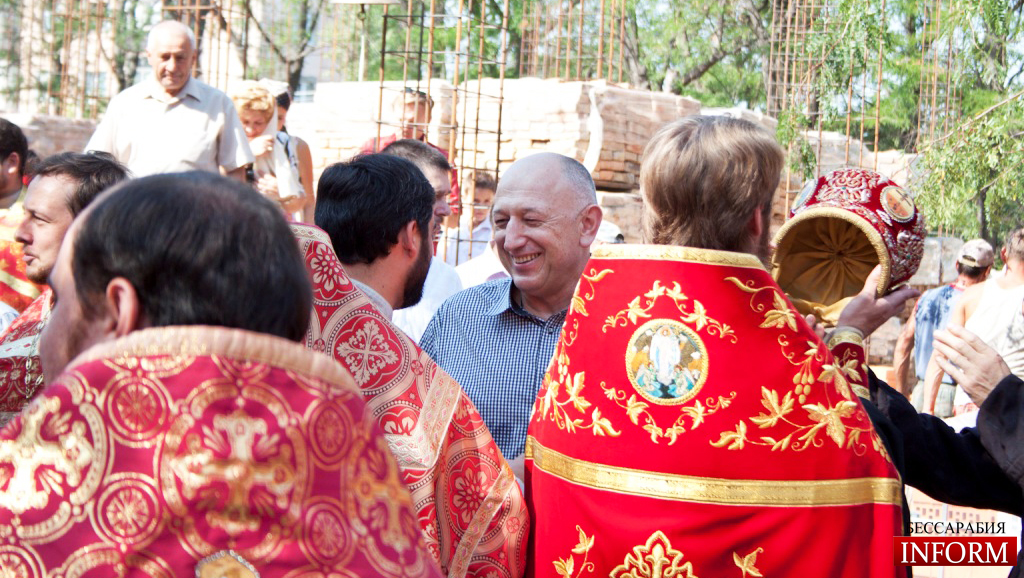 Измаил: Владимир Боделан заложил первый кирпич в новом храме. ФОТОрепортаж