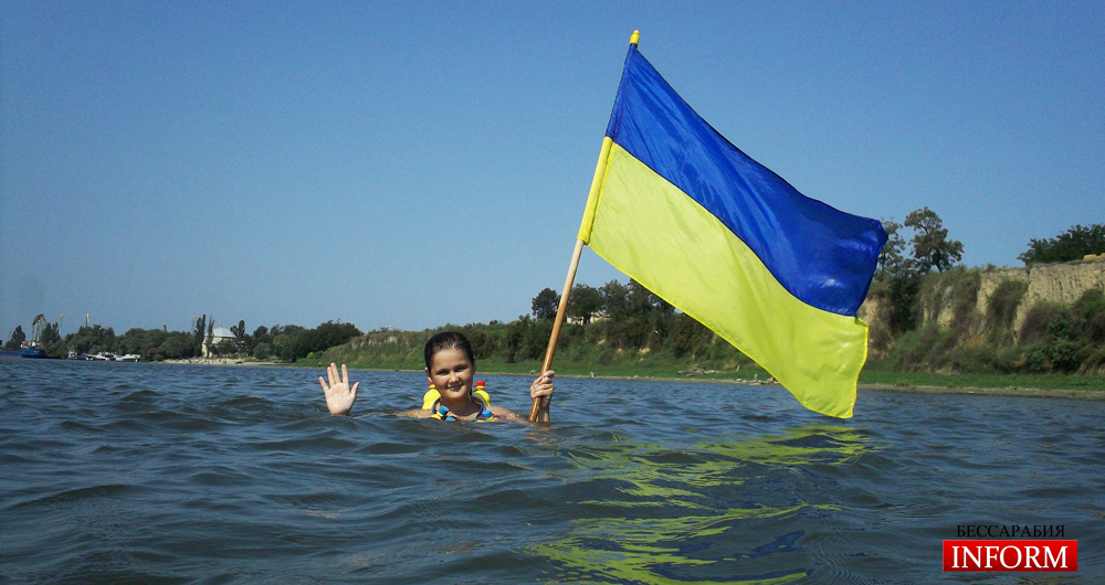Заплыв по-измаильски в честь Дня Государственного флага Украины. ФОТО