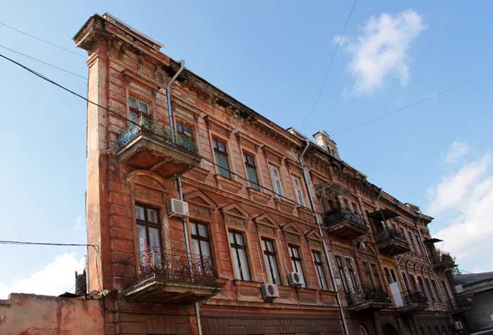 Легендарный дом-стена в Одессе под угрозой сноса?
