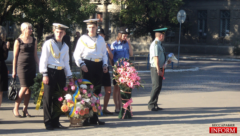 Измаил. Сегодня возложили цветы к памятнику Суворова А.В. (Фото, видео)