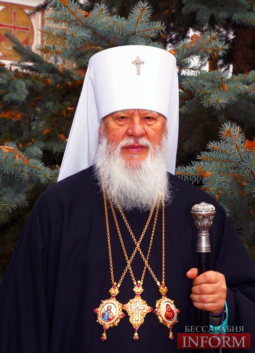 Митрополит Агафангел освятил в Болградском соборе накупольный крест.