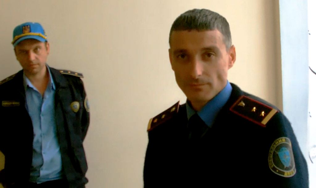 Руководитель Татарбунарской ОИК явился на заседание с охраной (фото, видео)