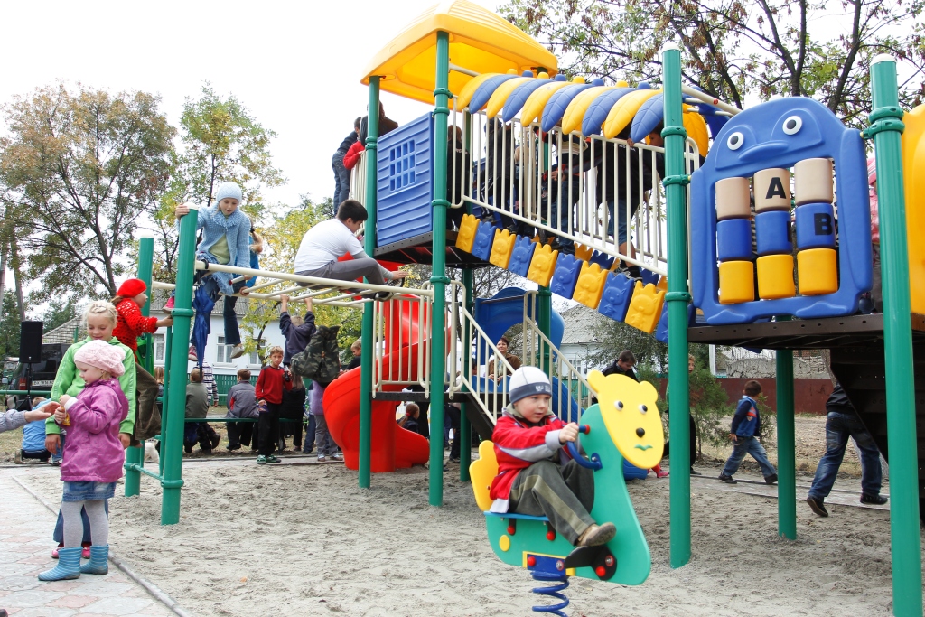 Килийский р-н. В Вилково состоялось фееричное открытие детской площадки (видео,фото)