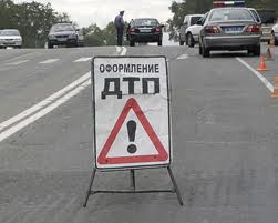 В Одесской области водитель KIA CERATO влетел в билборд и разбился.