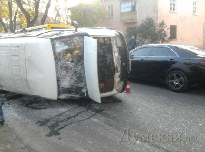 В Одессе мусоровоз протаранил маршрутку. Есть жертвы