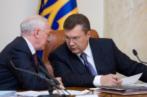 Президент уволил Азарова и отправил в отставку Кабмин