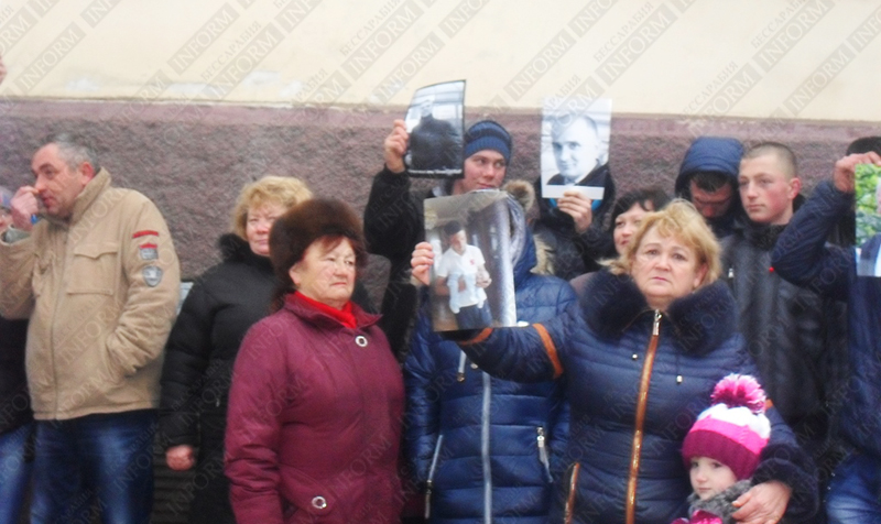 Протестующие: Барвиненко, твои руки в крови!