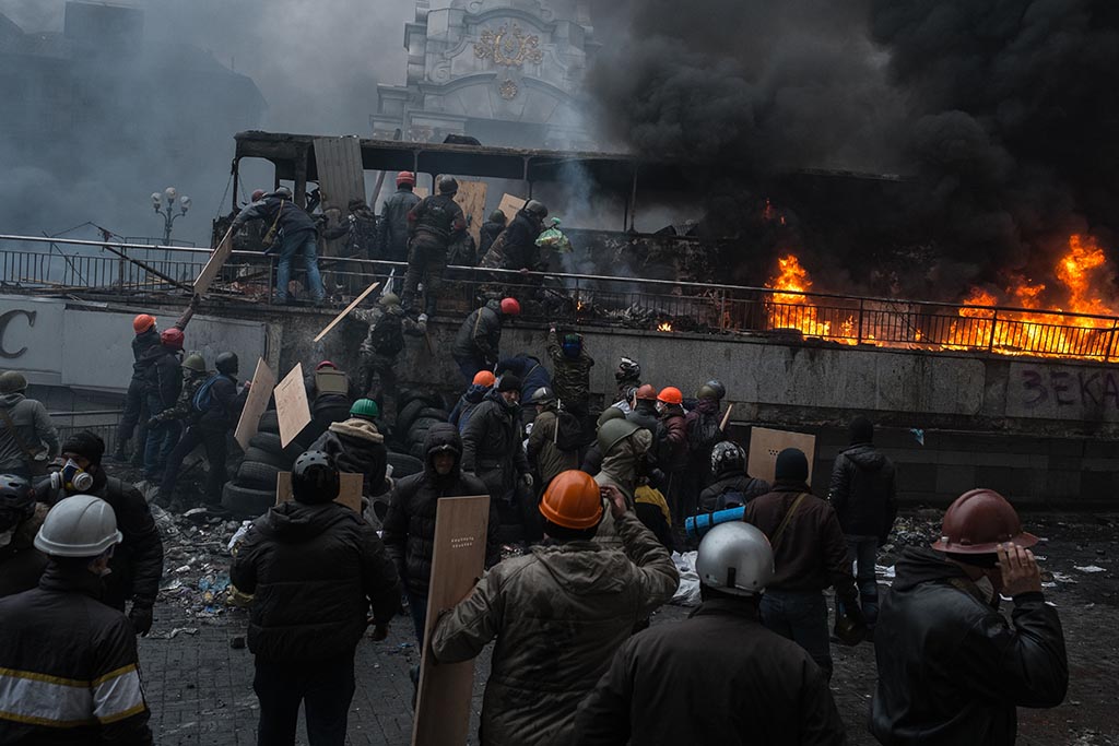 Kiev, Ukraina. 20/02/2014 Riots on Maidan square. Civilians killed by the police with Kalashnikov. More than 25 dead this morning.
