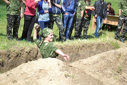 Школьники Болградского района соревновались в перетягивании каната и строевой подготовке