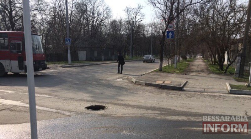 открытый люк на проспекте Суворова в Измаиле (2)