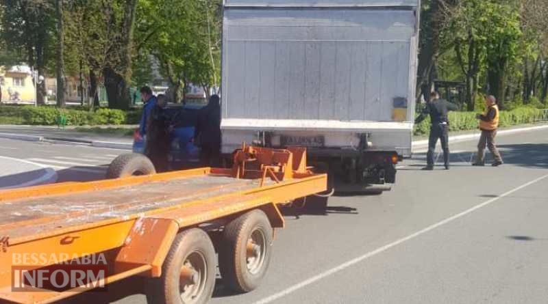 ДТП в Измаиле: на проспекте Суворова грузовик не пропустил Nissan