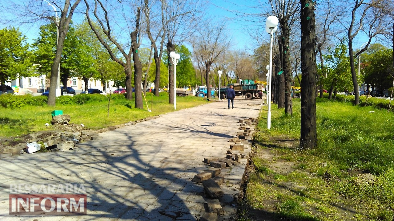Тротуарный бум в Измаиле: в городе массово ремонтируют пешеходные дорожки