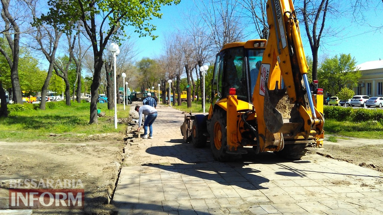 Тротуарный бум в Измаиле: в городе массово ремонтируют пешеходные дорожки