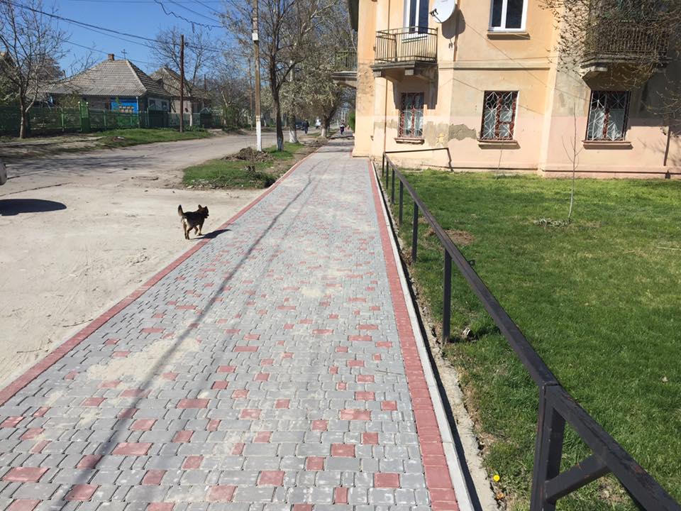тротуар по улице Тургенева в Килии