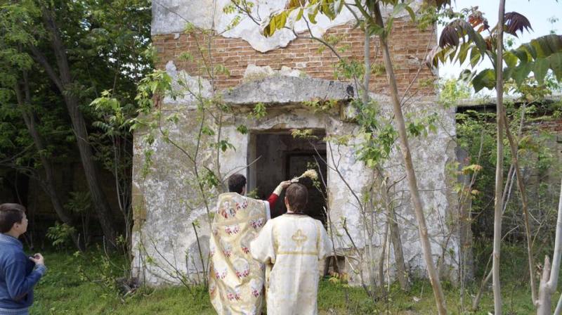 Крестный ход в Килии: священнослужители и прихожане обошли святые места города