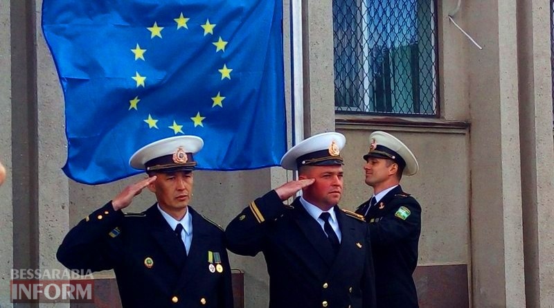 Ко Дню Европы в Измаиле впервые подняли над огородом флаг Евросоюза