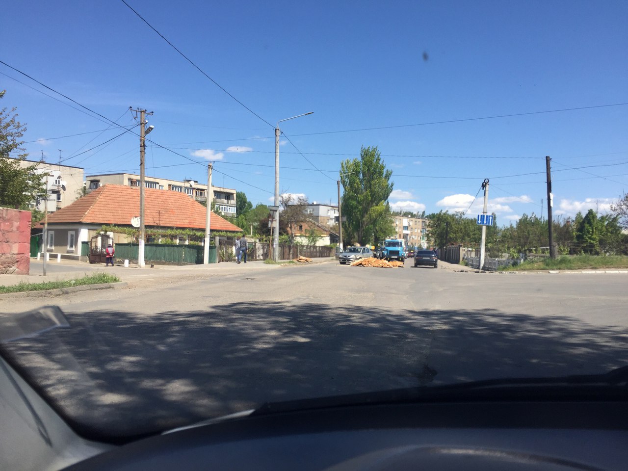 В Белгород-Днестровском водитель фуры "уронил" свой груз на легковой автомобиль