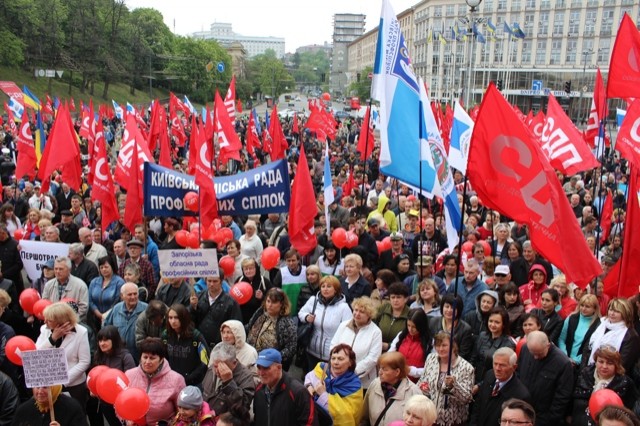 Драки, митинги и красные флаги: как в разных городах Украины отметили 1 мая