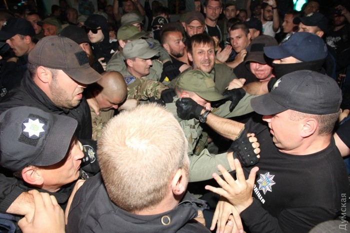 В Одессе с драками и петардами сорвали концерт Лободы