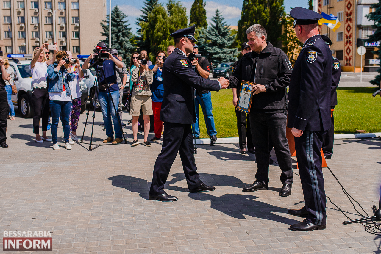 Аваков в Измаиле вручил полицейским ключи от внедорожников и объявил о создании подразделения Нацгвардии