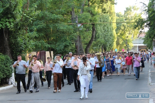 Ренийских выпускников чествовали на общегородском празднике