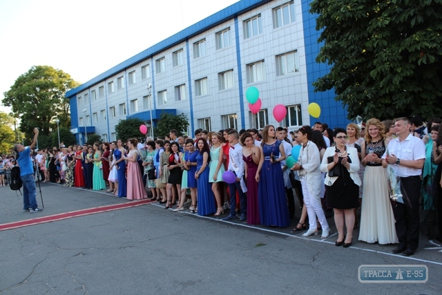 Ренийских выпускников чествовали на общегородском празднике