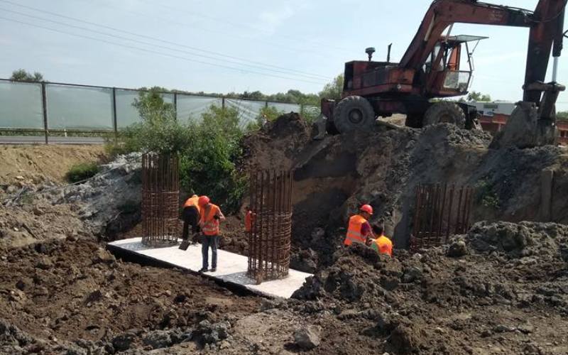 Глава "Укравтодора" снова остался недоволен строительством моста возле Паланки
