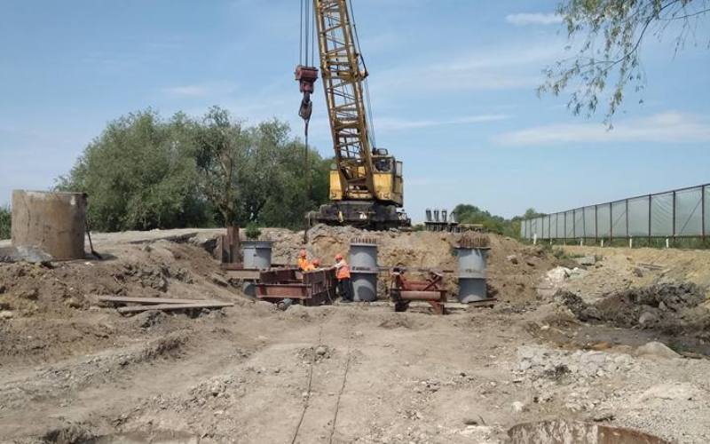 Глава "Укравтодора" вновь остался недоволен строительством моста возле Паланки