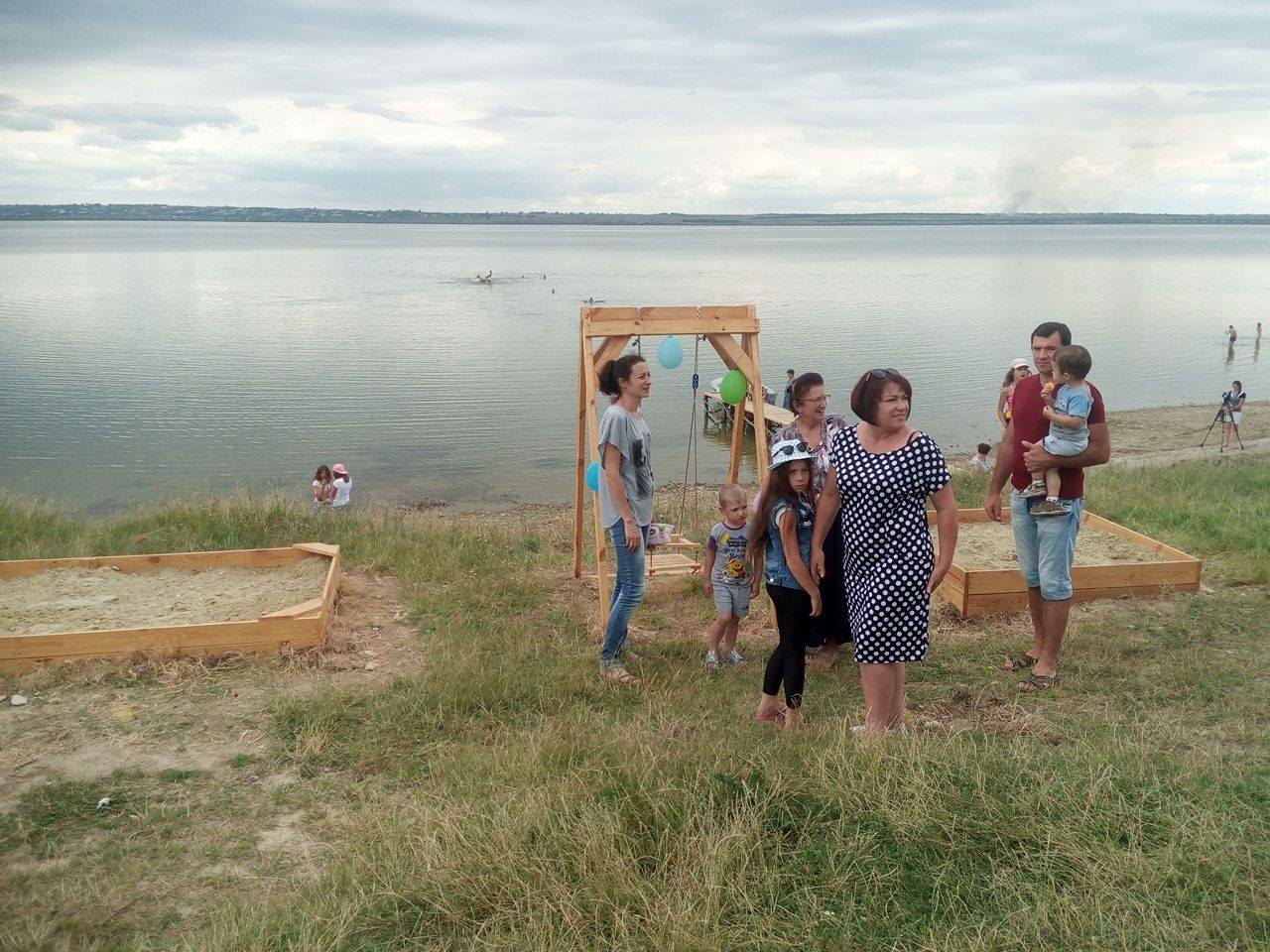 Необходимость в выезде на курорт отпала: в селе Котловина оборудован пляжный комплекс-кемпинг «Болбока»
