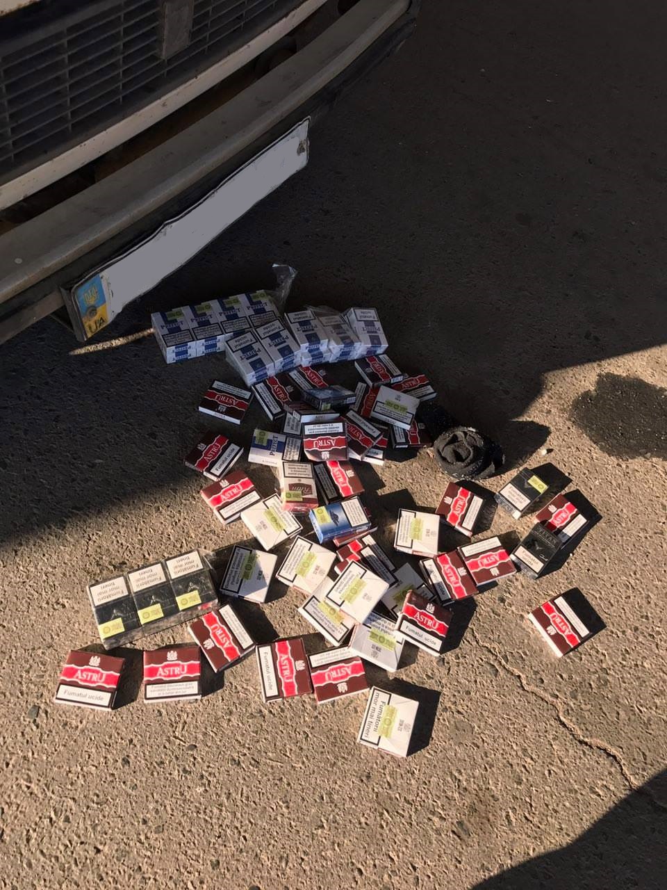 Не перехитрил: из-за 89 пачек контрабандных сигарет гражданин Молдовы оставил автомобиль