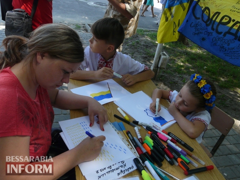 Полон сквер патриотизма: всеукраинская акция «Велика українська хода» достигла Измаила