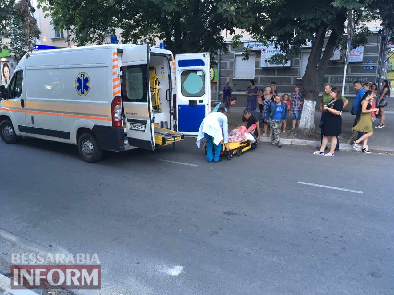 В Измаиле на пр. Суворова практически одновременно сломала ногу женщина-велосипедист и сбил пешехода мотоциклист