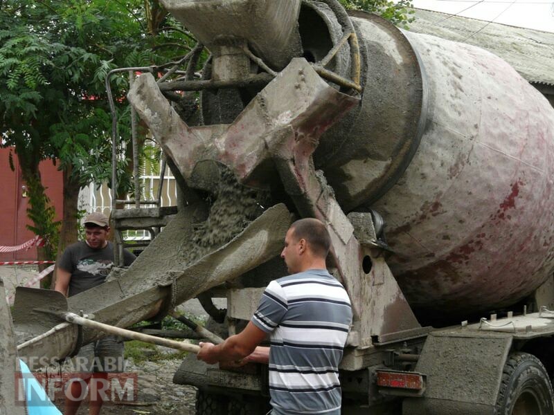 Провал напротив рынка в Измаиле: «Дом оптики» едва не рухнул под землю