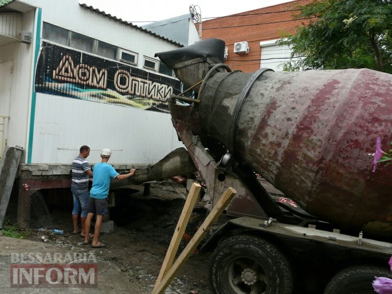 Провал напротив рынка в Измаиле: «Дом оптики» едва не рухнул под землю