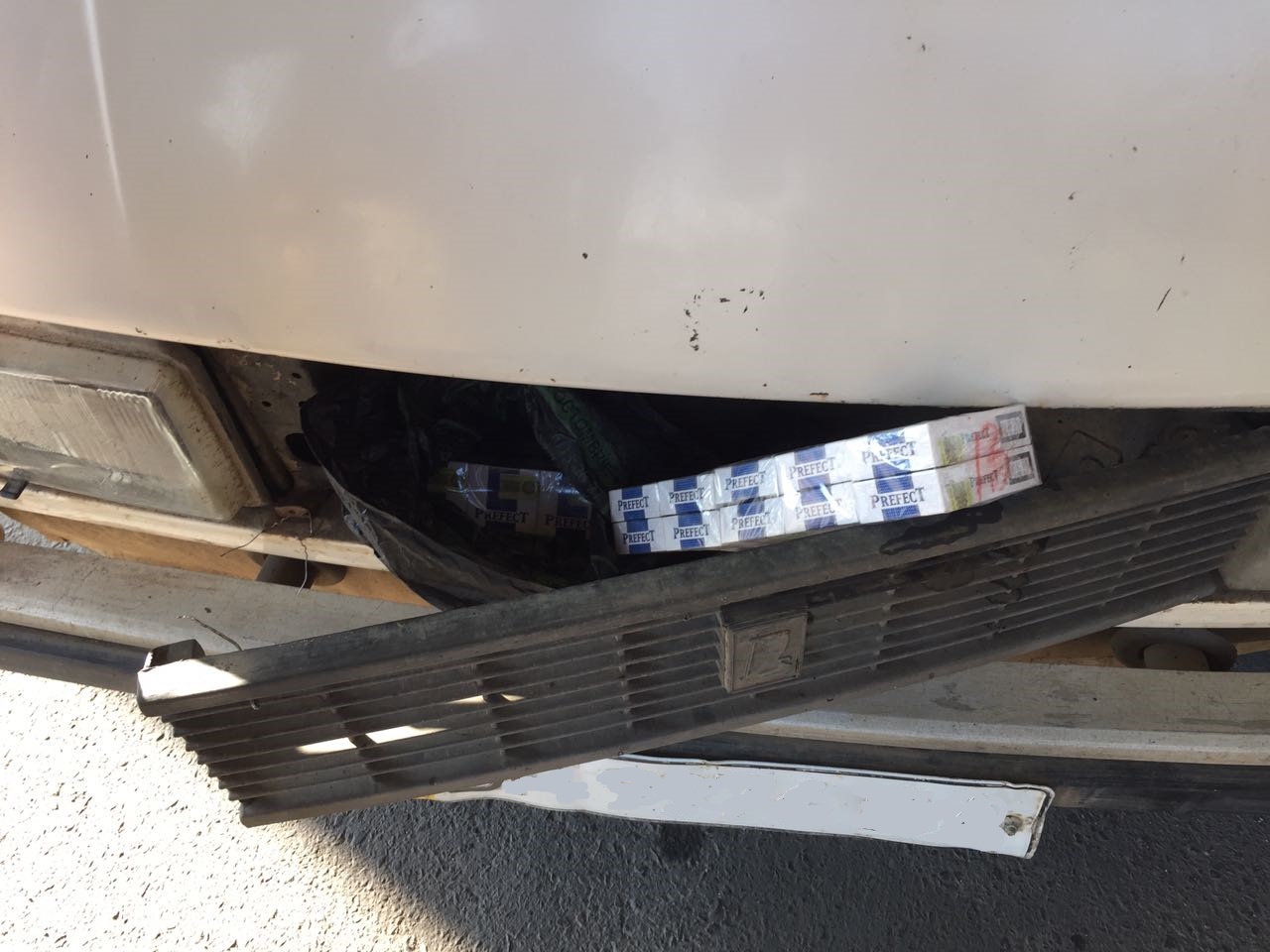 Не перехитрил: из-за 89 пачек контрабандных сигарет гражданин Молдовы оставил автомобиль