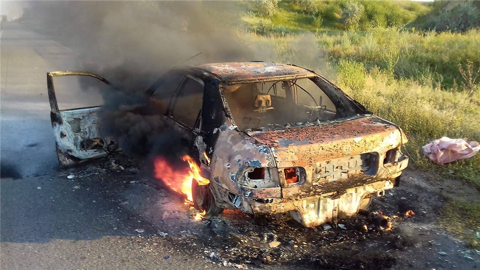 На Киевской трассе дотла сгорели пассажирский автобус и иномарка